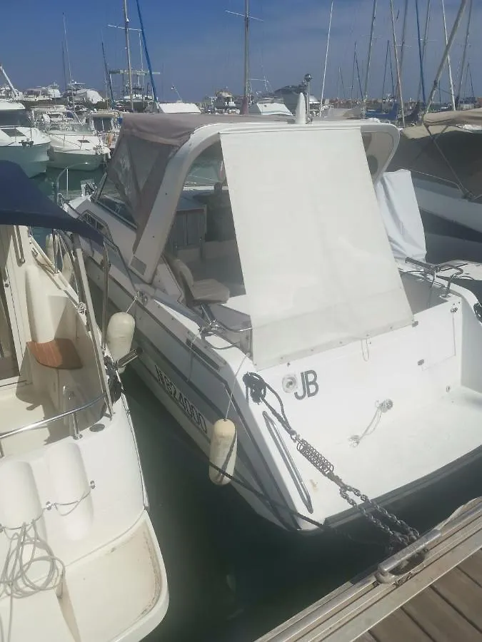 Hôtel Port De Saint Laurent Du Var - Bateau Moteur Bateau-hôtel